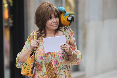 moglie di gucci libera|Chi è Patrizia Reggiani oggi: dove vive, figlie, storia e omicidio del .